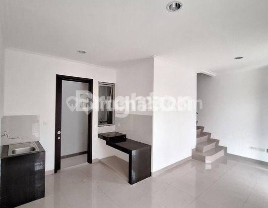 Disewakan Rumah PIK2 Luas 6x10 Kosongan 2 lantai 2 kamar