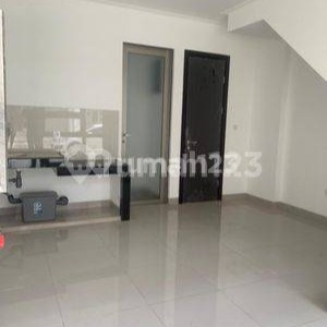 Disewakan Rumah PIK 2 luas 4,5x10 kosongan 2 lantai 2 kamar