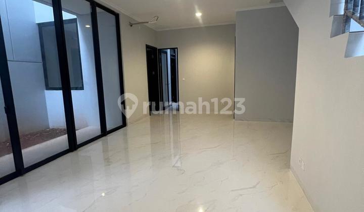 Disewakan Rumah Brand New PIK2 Luas 8x15 Kosongan 4 Kamar