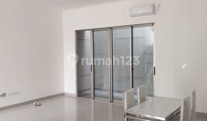 Disewakan Rumah PIK2 Luas 8x15 Furnished 2 Lantai Dekat Tol 2