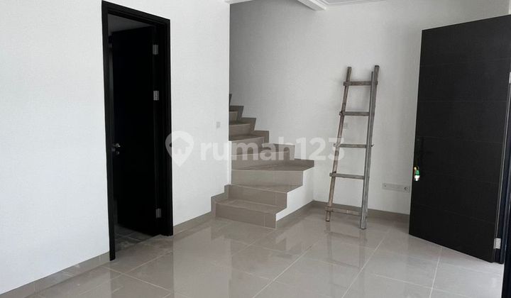 Disewakan Rumah PIK2 Osaka Residence Luas 6x10 Kosongan 3 Lantai 2