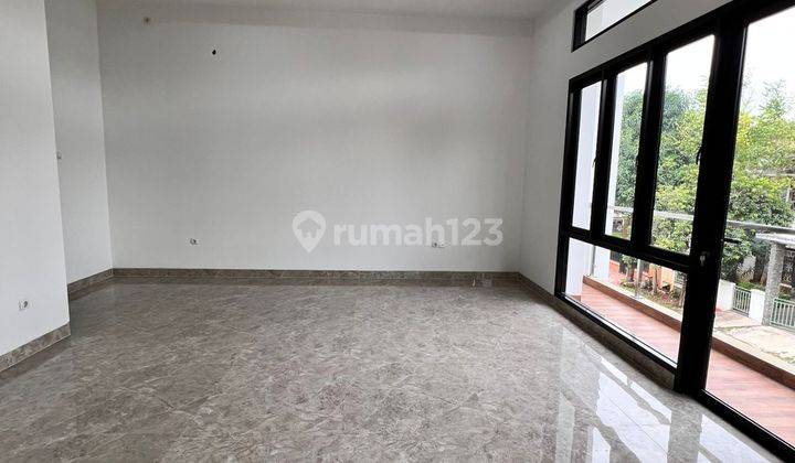 Rumah Furnished Shm - Sertifikat Hak Milik Di Bsd Kencana Loka Lokasi Strategis Dekat Exit Toll 2