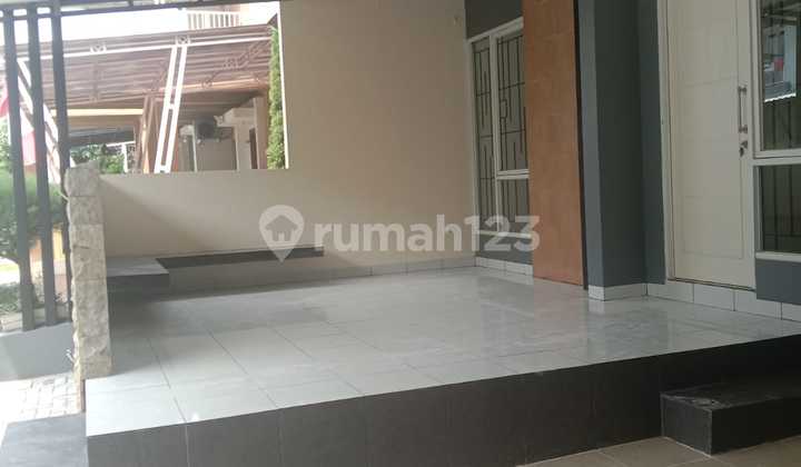 Disewakan Rumah 2 Lantai Kondisi Bersih dan Rapi Habis di Renovasi Dekat Mall Disewakan Rumah 2 Lantai Kondisi Bersih dan Rapi Habis di Renovasi Dekat Mall