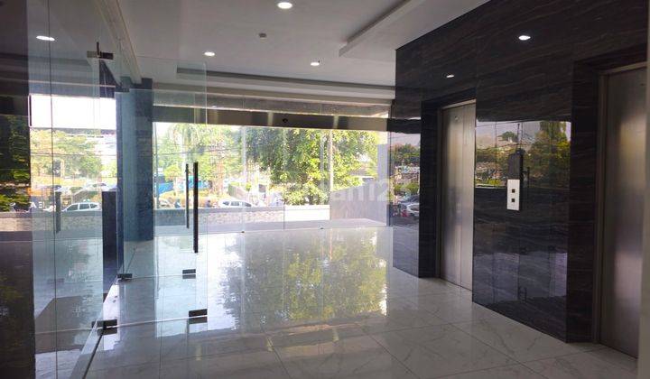 Gedung Baru Dijual Akses Mudah Berada Diperempatan Besar 2