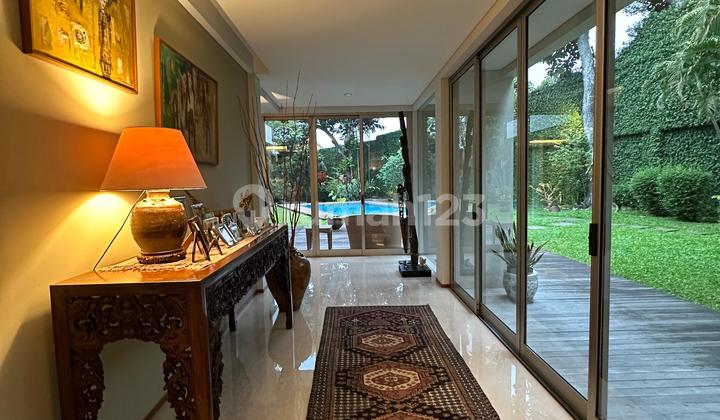 Experience the Resort Vibe While Staying in Jakarta