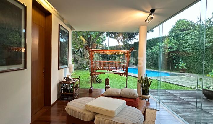 Experience the Resort Vibe While Staying in Jakarta