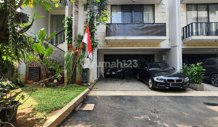 Rumah Tiga 3 Lantai Bagus Dalam Cluster 1