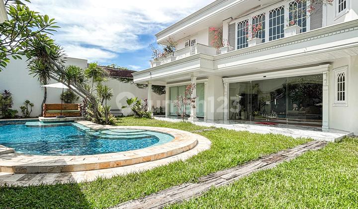Beautiful and Exotic House in Cilandak with a Spacious Garden