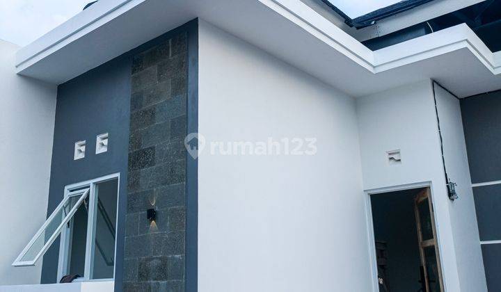 Rumah Minimalis Modern Dekat Exit Tol Kopo  2