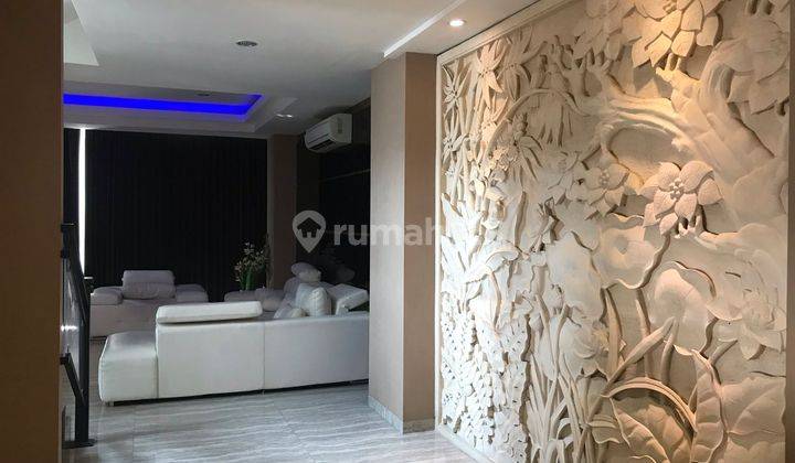 Penthouse Puri Park View Full Furnished 1