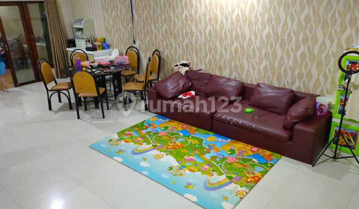 good semi-furnished gardena puri house