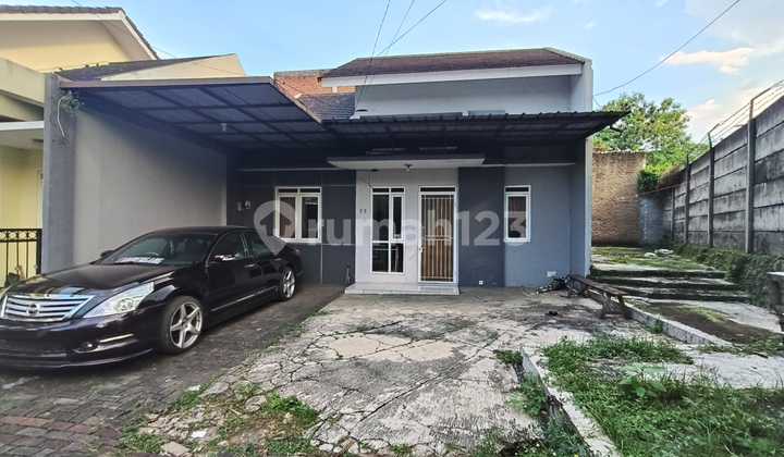 For Sale, Second-Hand House Ready to Occupy in Janati Park Jatinangor. 2