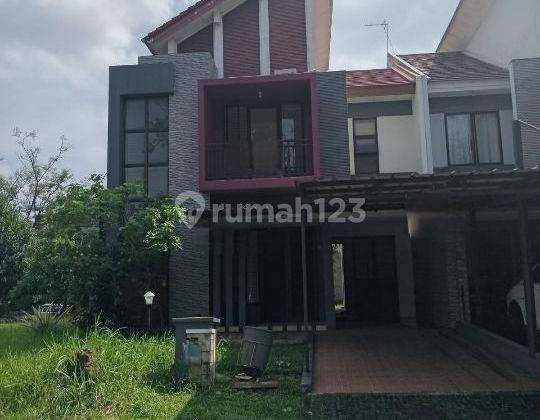 Rumah hoek di Perumahan legenda wisata Cibubur  1