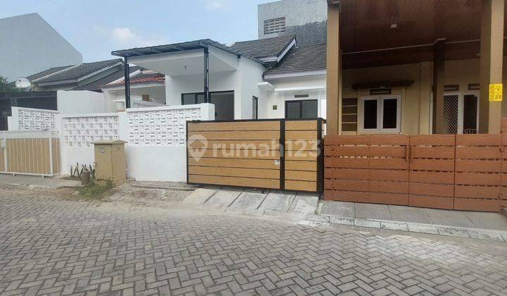 Rumah cantik di perumahan Metland Transyogi  1