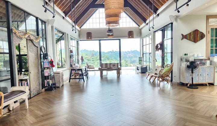 Quick Sale: Luxurious and Cozy House or Villa in Dago Pakar, Bandung