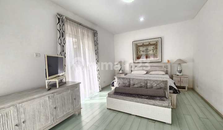 For Sale Luxurious Fully Furnished Villa House in Dago Pakar Resort. 2