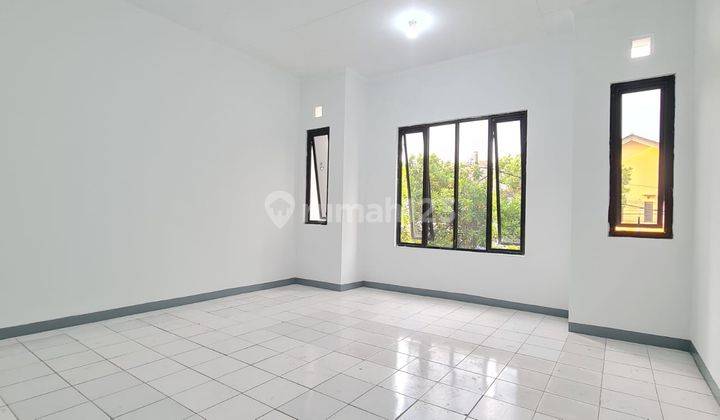 Dijual Ruko Bagus di Taman Holis Indah 2 Mainroad