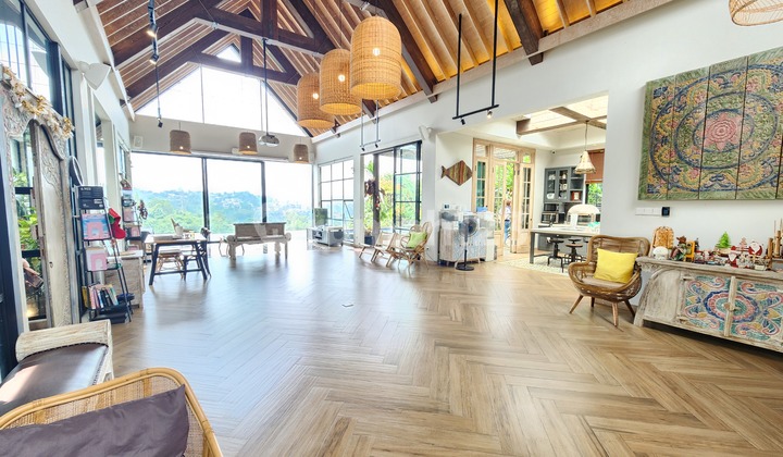 Quick Sale: Luxurious and Cozy House or Villa in Dago Pakar, Bandung