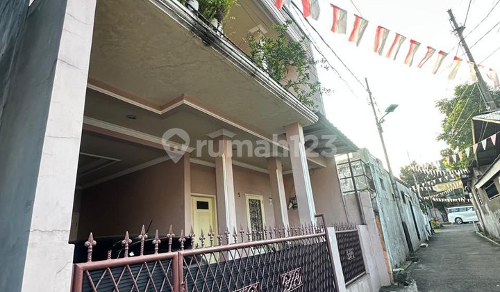 Beautiful 2 1/2 Story House 96/193 M² in Cipinang Muara, East Jakarta 2