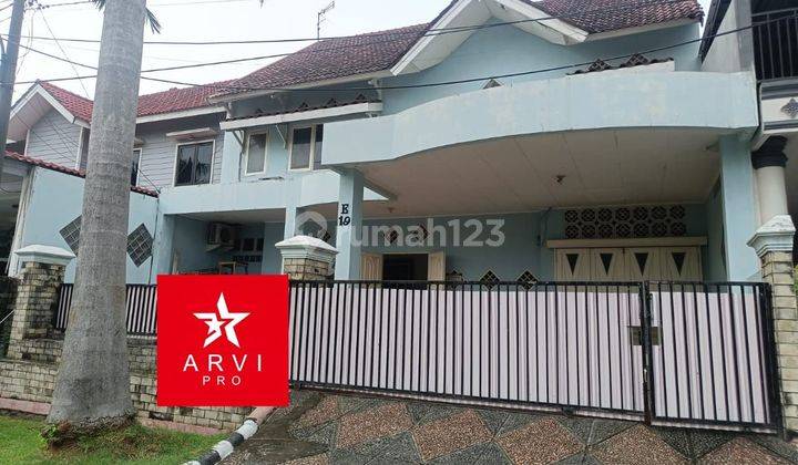 Disewakan Rumah Bagus 2 LT Pinggir  Jalan Raya di Kemang Pratama  1