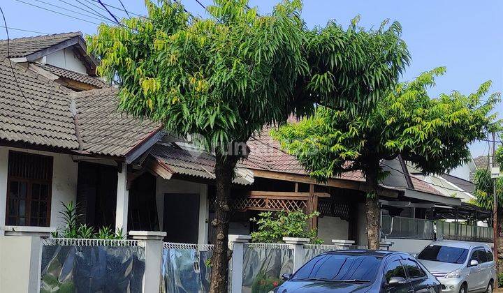 Disewakan Rumah luas 2 Lantai strategis di Kemang Pratama  2