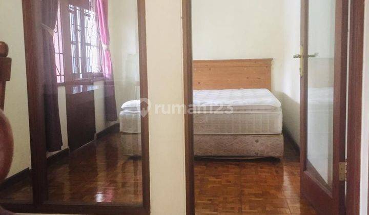 Disewakan rumah semi furnish di Kemang Pratama Bekasi 2