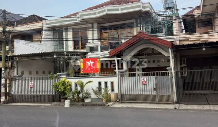 Rumah 2 Lantai di Jalan Raya Bulevar Perumahan Galaxy Bekasi Rumah 2 Lantai di Jalan Raya Bulevar Perumahan Galaxy Bekasi