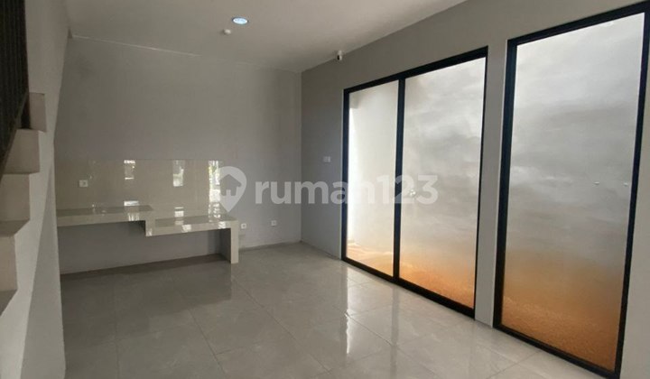 Disewakan Rumah Baru 2 Lantai Di Cluster Z Livinh Grand Wisata Bekasi 2