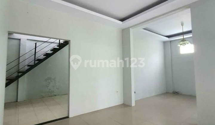 Rumah 2 Lantai Di Komplek Al Jatiwaringin Pondok Gede Bekasi