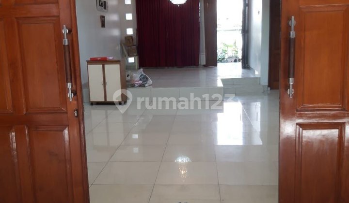 Rumah 2 Lantai di Jalan Raya Bulevar Perumahan Galaxy Bekasi 2