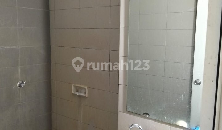 2.5-Story Shophouse in the Commercial Galaxy Area, Jakasetia, Bekasi 2