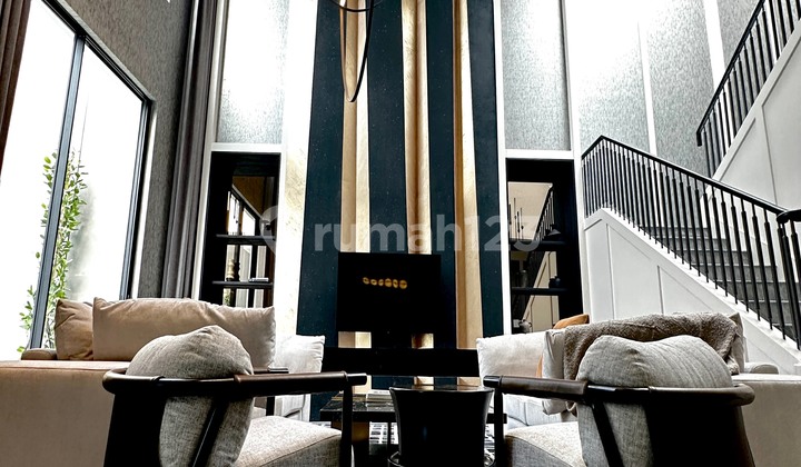 RUMAH MEWAH DENGAN DOUBLE HEIGHT LIVINGROOM  DI ALAM SUTERA 2