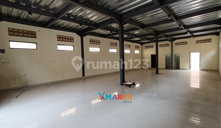 Affordable Large Business Space Like a Warehouse, Strategic Location in Laweyan Area