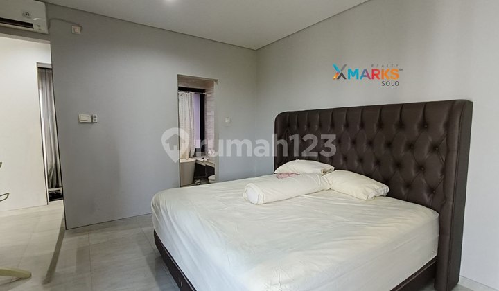 Smart Door Rental House Fully Furnished In Exclusive Solo Barat Cluster 2