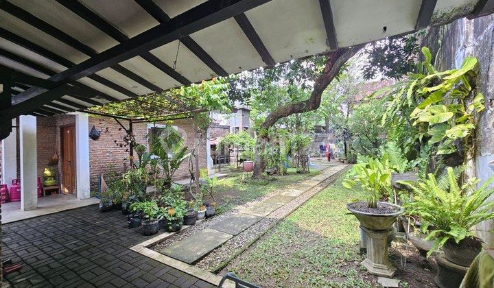 Rumah Tengah Kota Cantik Dgn Halaman,Lokasi Strategis Harga Nego 