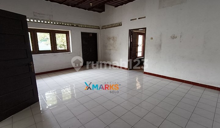 Spacious House in City Center Culinary Area Suitable for Cafe, Clinic, Office 2