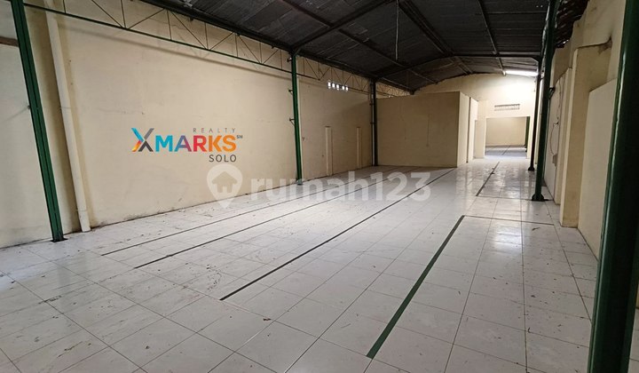 Medium Warehouse Suitable for Expedition/Stockist, Cheap Location Near Market