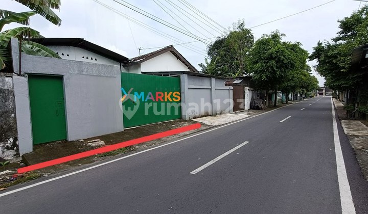 Medium Warehouse Suitable for Expedition/Stockist, Cheap Location Near Market