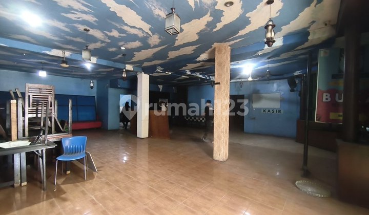 Good Business Space Spacious Open Area Very Crowded Suitable for Shop Restaurant