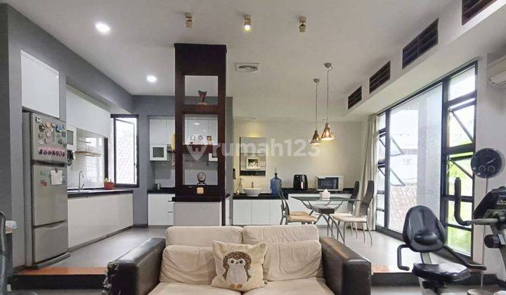 For Sale Rumah Mewah 2 Lantai Desain Modern Di Kratonan, Solo 2
