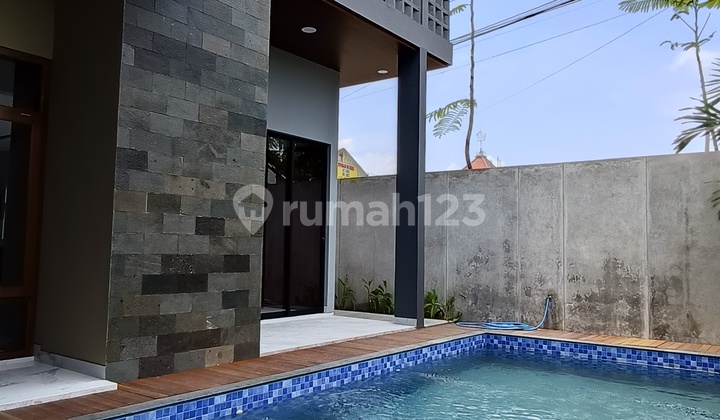 Cool New House with Swimming Pool in Sumber, 5 Minutes from Toll Exit & Mansion 2