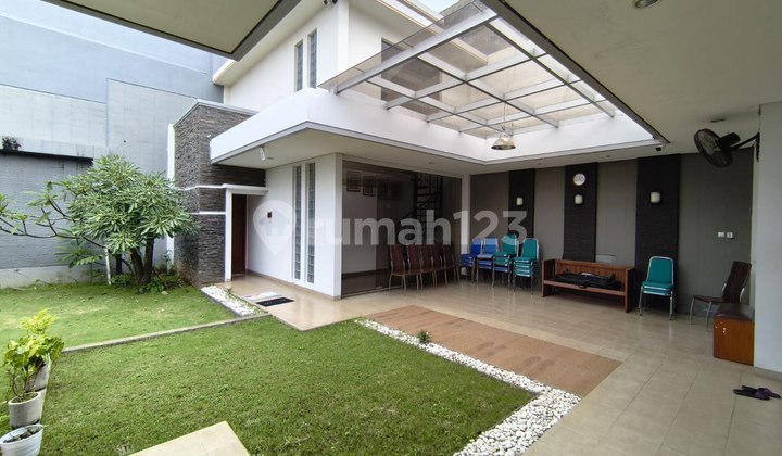 Rumah Full Furnish,Halaman Luas bisa Muat 6 Mobil, Pasti Nyaman