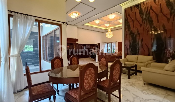 Rumah Mewah Full Furnis Tengah Kota,msh Nego, Keren Abiss