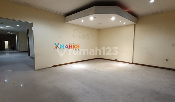 Affordable Business Space with Spacious Area in Super Crowded Laweyan