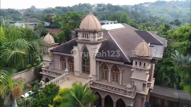 Jual Rumah Hook Mewah Artis Alshad di Ciumbuleuit Kota Bandung 1