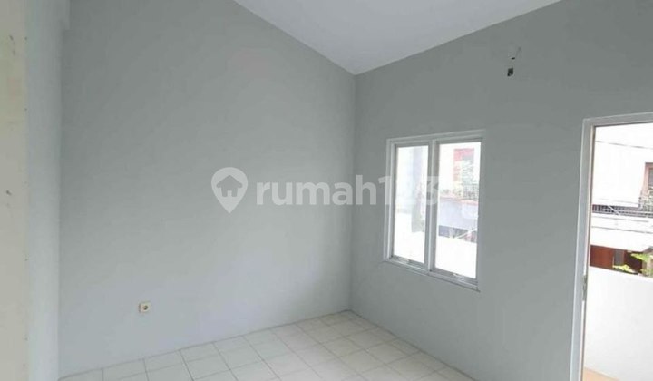 Disewakan Rumah 2 Lt Di Komp Al Jatiwaringin Pondok Gede Bekasi 2