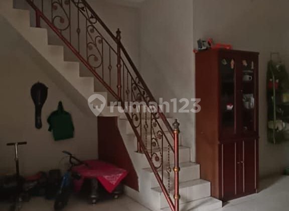 Dijual Rumah Strategis 2 Lt di Perum Pondok Pekayon Indah Bekasi 2