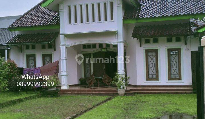 Rumah Dengan Halaman Yang Luas 1