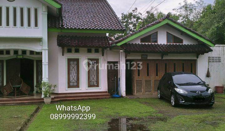 Rumah Dengan Halaman Yang Luas 2