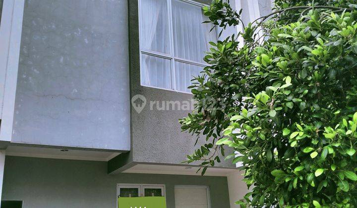 Rumah Sewa Semi Furnished Tersedia 2 AC dan Gordyn 1